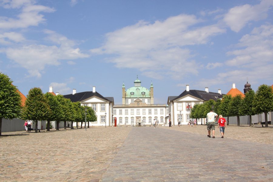 File:Fredensborg Palace DK.jpg
