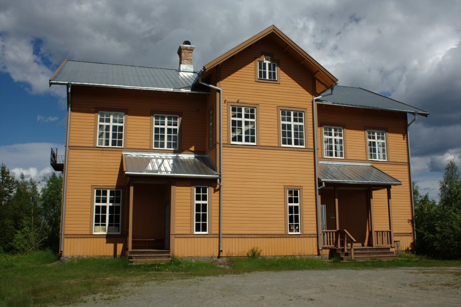 File:Gunnarn-första-skolhuset-2012-06-24.jpg