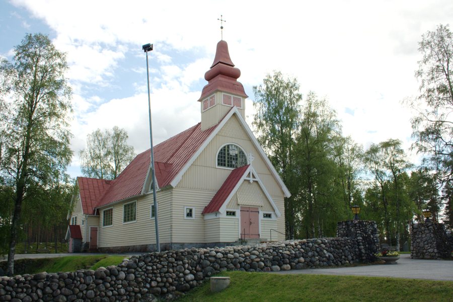 File:Gargnäs kyrka-2012-06-25.jpg