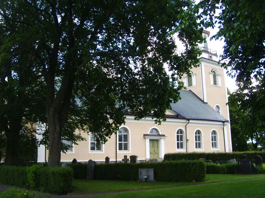 File:Mörlunda kyrka 2.JPG