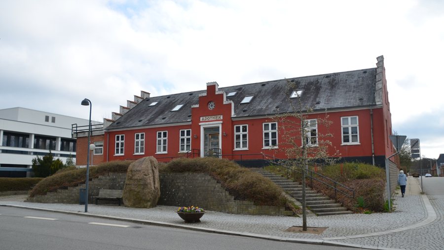 File:Brædstrup Apothek 2026.jpg