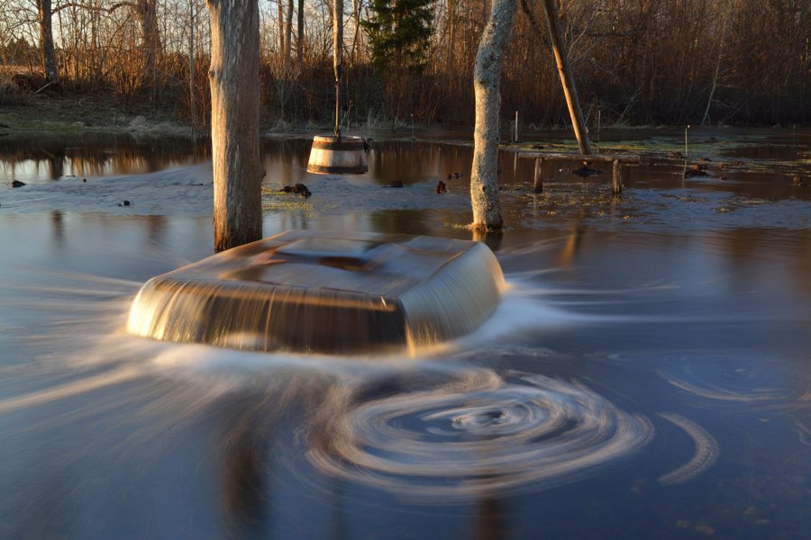 File:Tuhala Witches Well1-21-03-2013.jpg