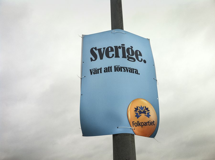 File:Valaffisch Folkpartiet Svedala 2014sep13 0011 (15039189869).jpg