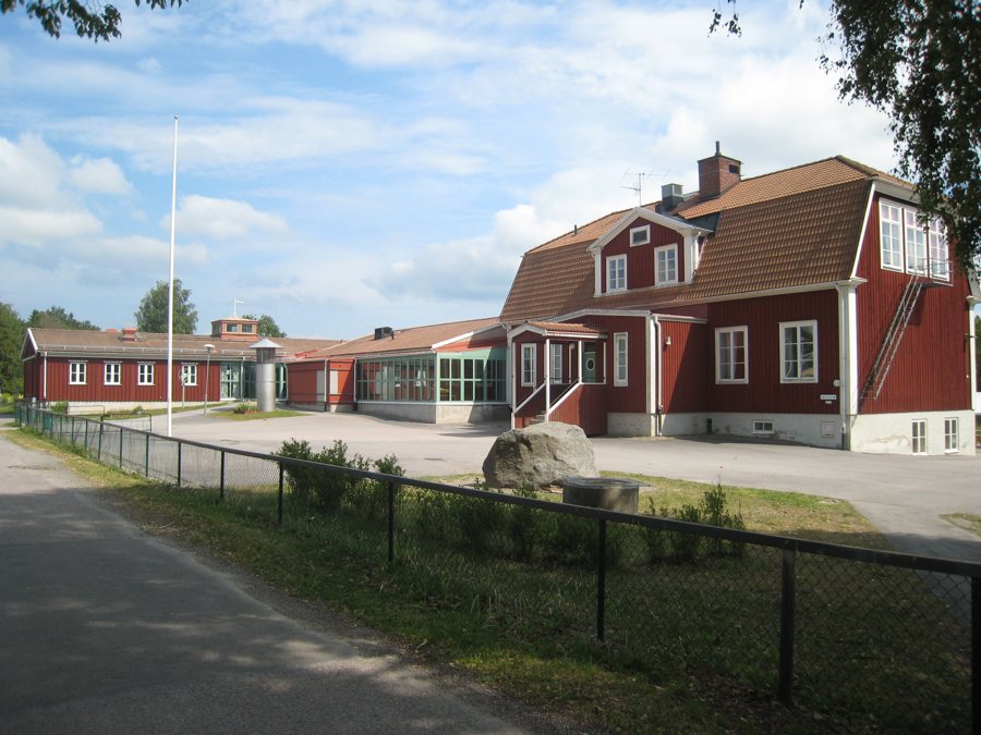 File:Edsbro skola.jpg