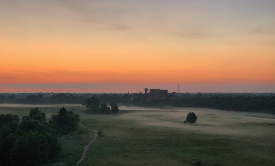 File:Sunrise over a misty field with distant buildings, Ahtme, Kohtla-Järve, Ida-Virumaa, Estonia, June 2021 - Flickr - sergei.gussev.jpg