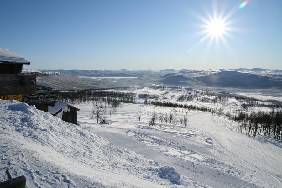 File:Hemavan valley, base of Kungsliften.jpg