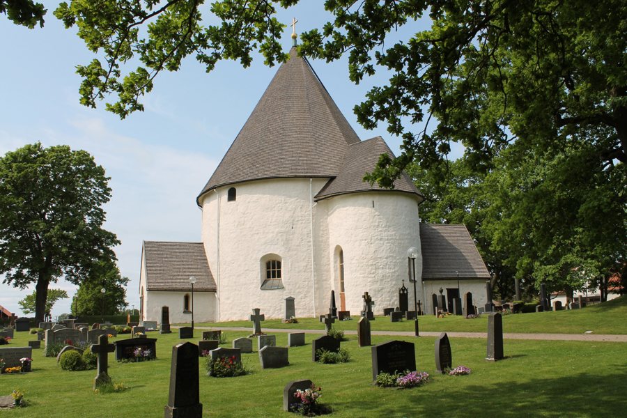 File:Hagby kyrka 01.jpg