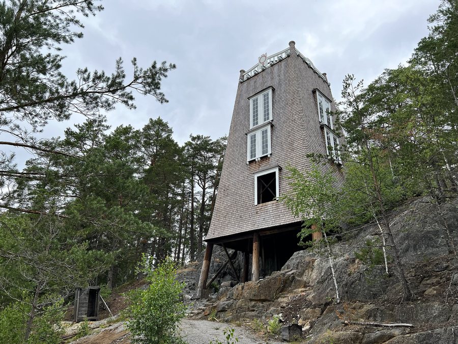 File:Headframe of the Adelswärd shaft in Bersbo Åtvidaberg Sweden 01.jpg