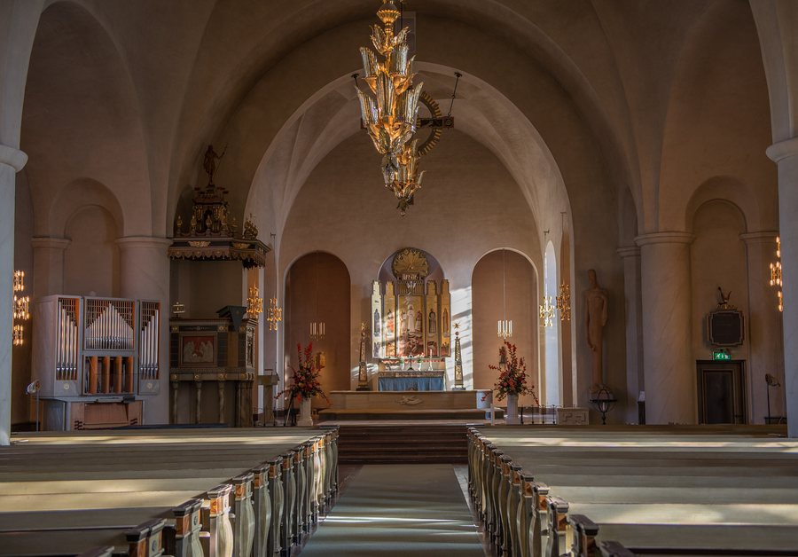 File:Staffans kyrkan Gävle October 2013 02.jpg