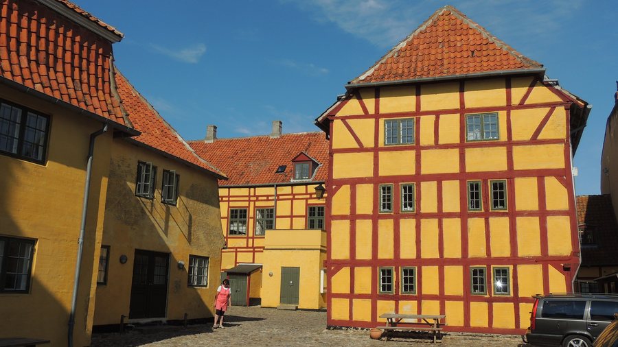 File:Andresens Købmandsgård Kerteminde.jpg