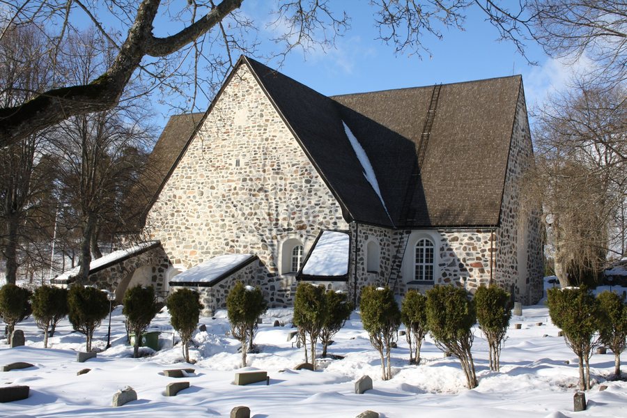 File:Värmdö kyrka 13 mars 2010.jpg