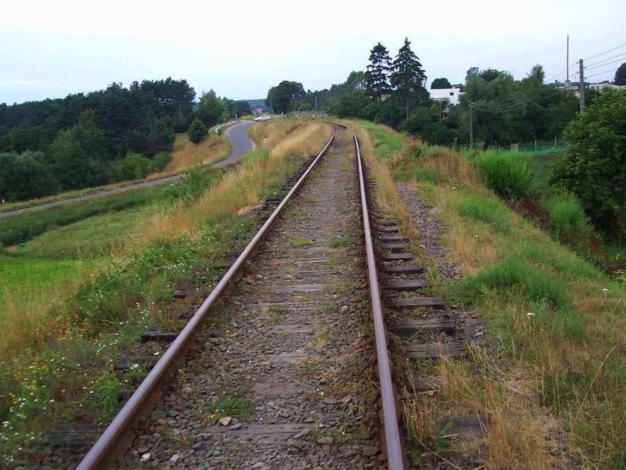 File:Dzierżążno, Linia kolejowa - fotopolska.eu (319952).jpg
