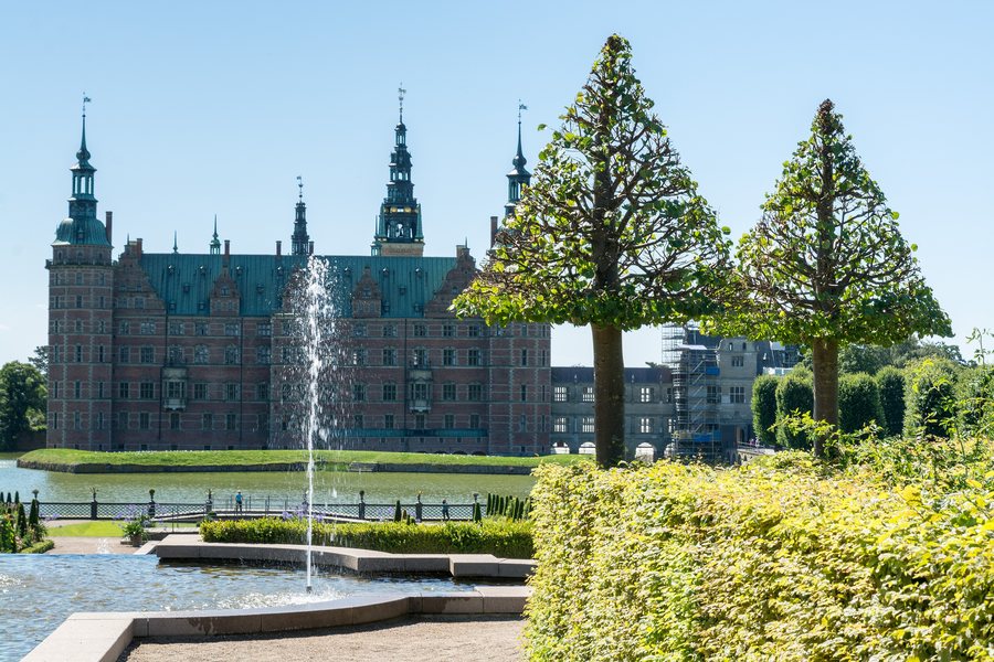 File:Frederiksborg Slot (Hillerød Kommune).3.219-16514-1.ajb.jpg