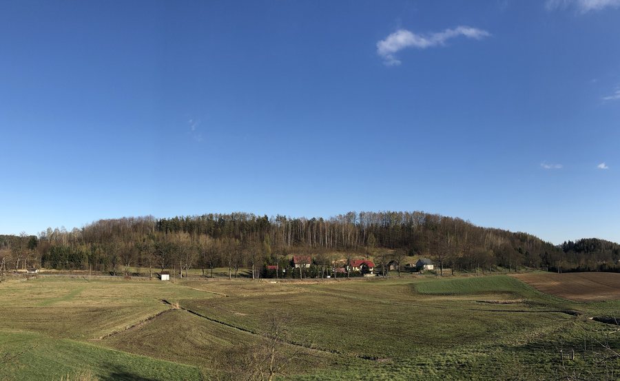 File:Na Łąkach (Brodnica Górna).jpg