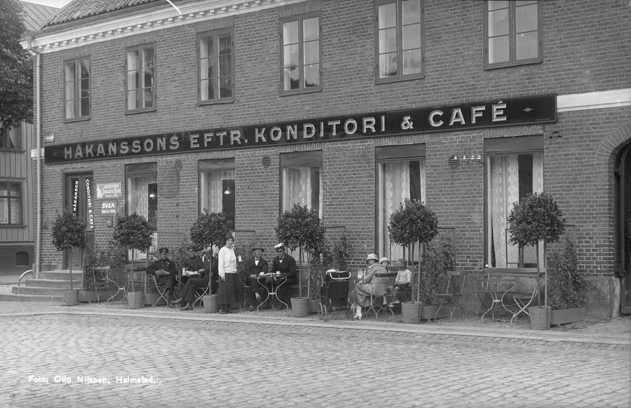 File:Cake shop and café in Halmstad, Halland, Sweden (10852831894).jpg