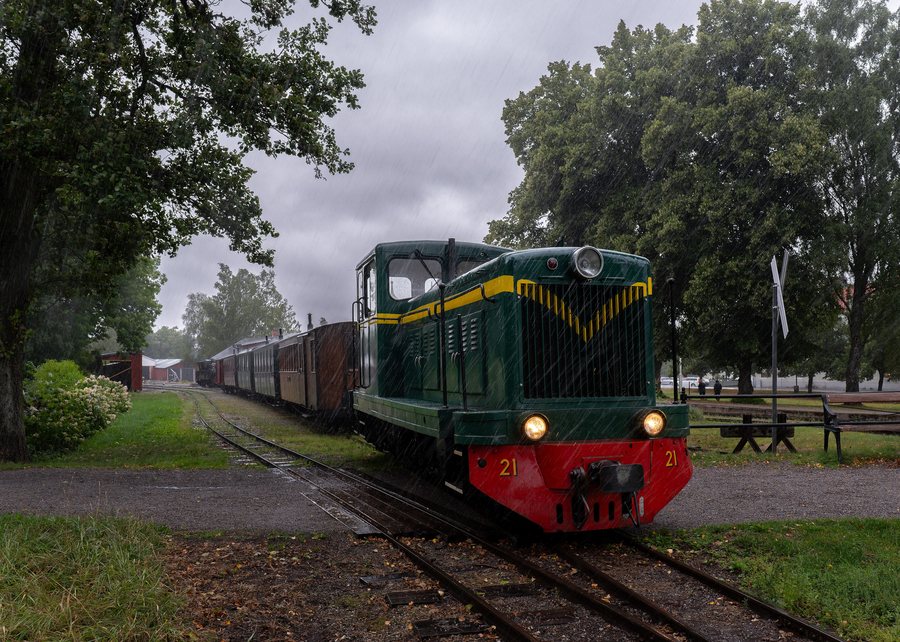 File:Narrow-gauge diesel train, Mariefred station, Eastern Södermanland Railway Museum, Sweden julesvernex2.jpg