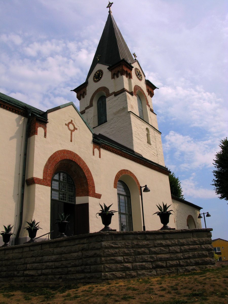 File:Ödeshög Church in summer.jpg