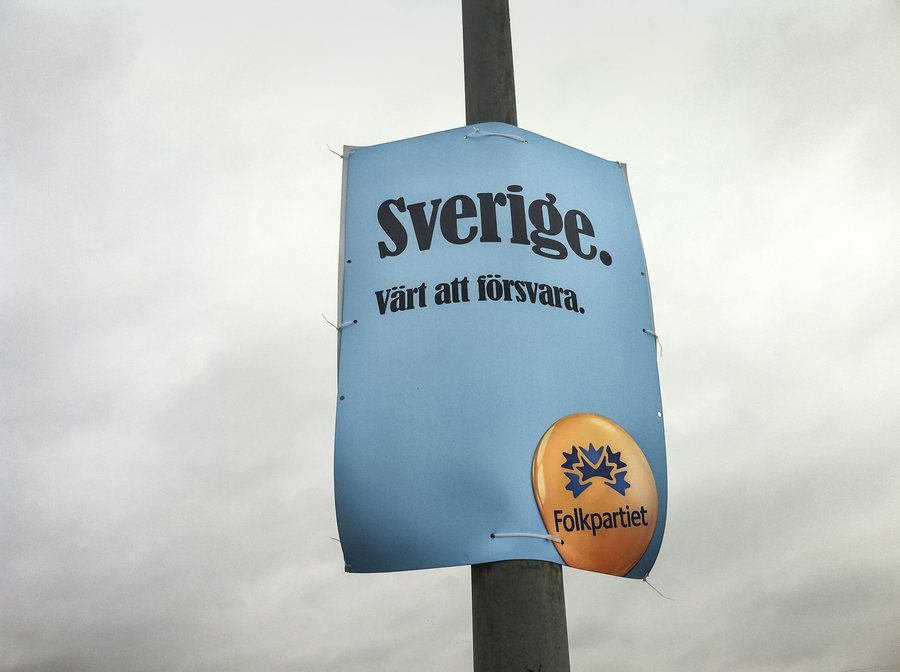File:Valaffisch Folkpartiet Svedala 2014sep13 0011 (15039189869).jpg