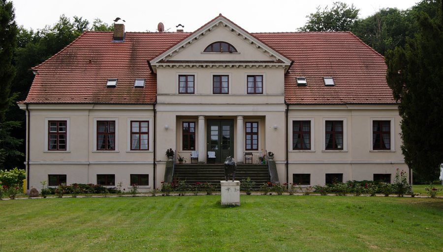 File:Rosenhagen Gutshaus2.jpg