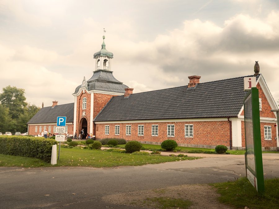 File:Torhaus des Freilichtmuseums in Molfsee (SH).jpg