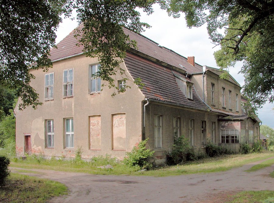 File:20040626640DR Ganschendorf (Sarow) Gutsherrenhaus.jpg