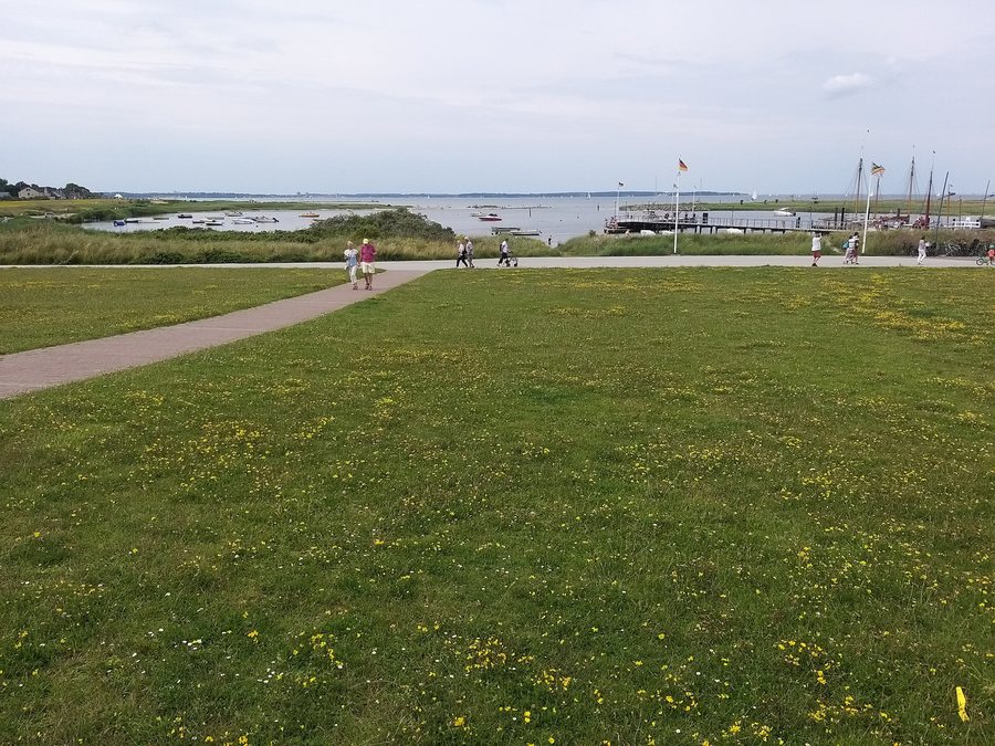 File:Promenade Wendtorf.jpg