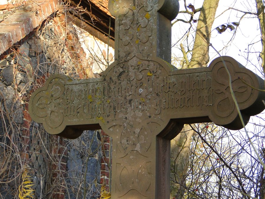 File:Möllenbeck Kirche Grabkreuz 2010-10-30 191.JPG