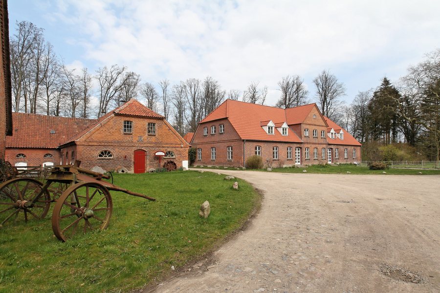 File:Barkelsby Gut Hohenstein07.jpg