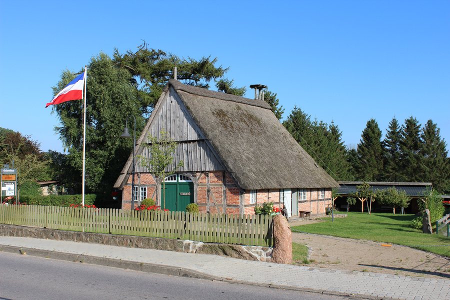 File:Langwedel Schoolkat 1.JPG