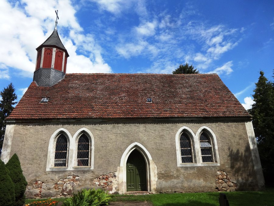 File:Kirche Neuenkirchen Südansicht.jpg