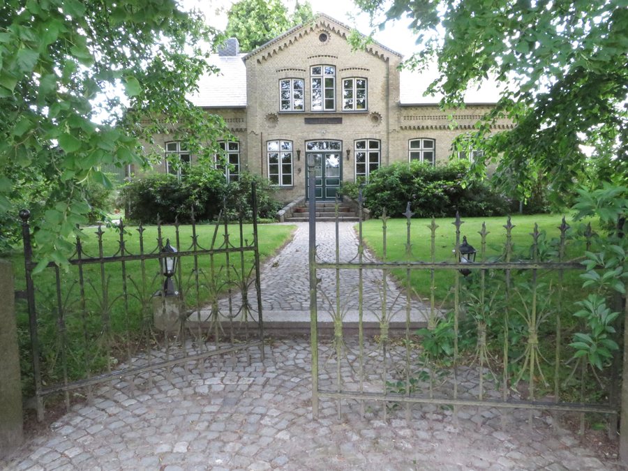 File:Haus von 1872 in der Straße Himmelberg in Tastrup 2014, Bild 01.jpg