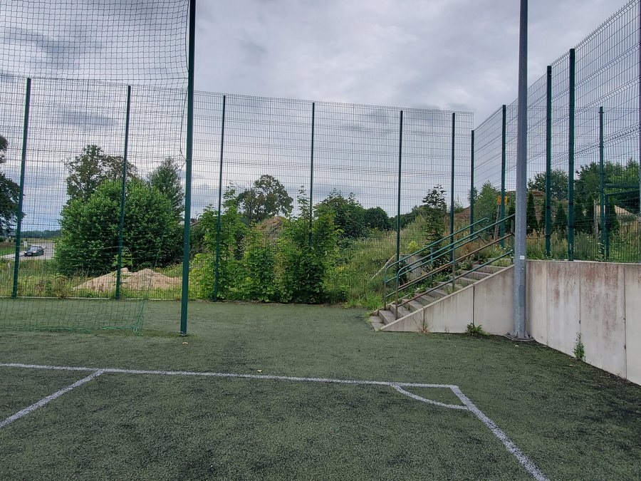File:Jan Pawel 2 Elementary School in Gowidlino - Playground, Soccer Field, and Basketball Court (10).jpg