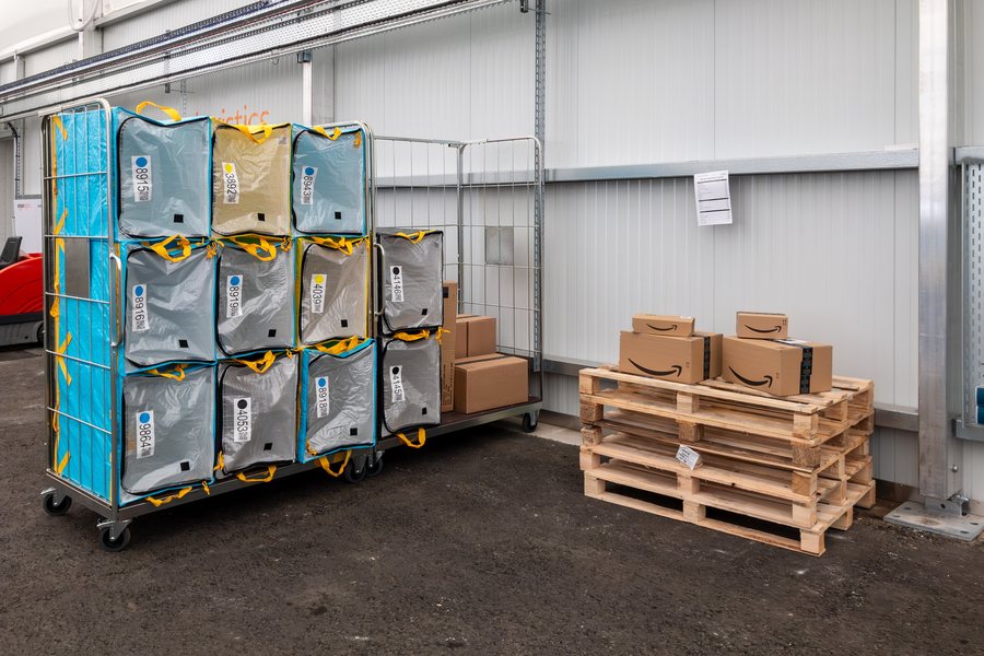 File:Amazon Delivery Station, Borgstedt (APC 0046).jpg