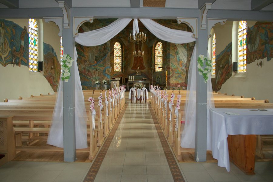 File:Łebień - Church 02.jpg