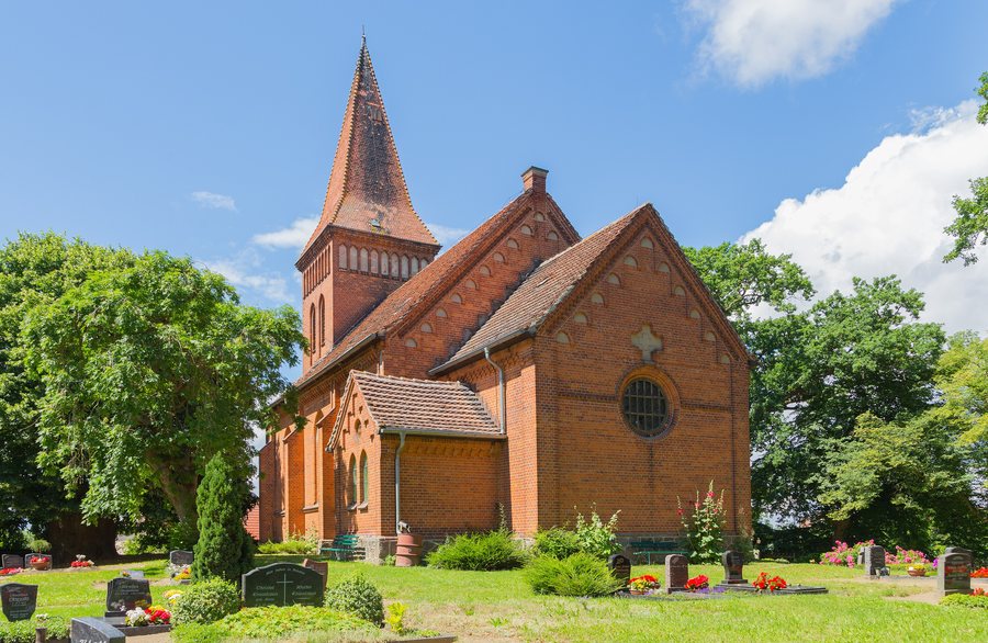 File:Langhagen Johanneskirche 02.jpg