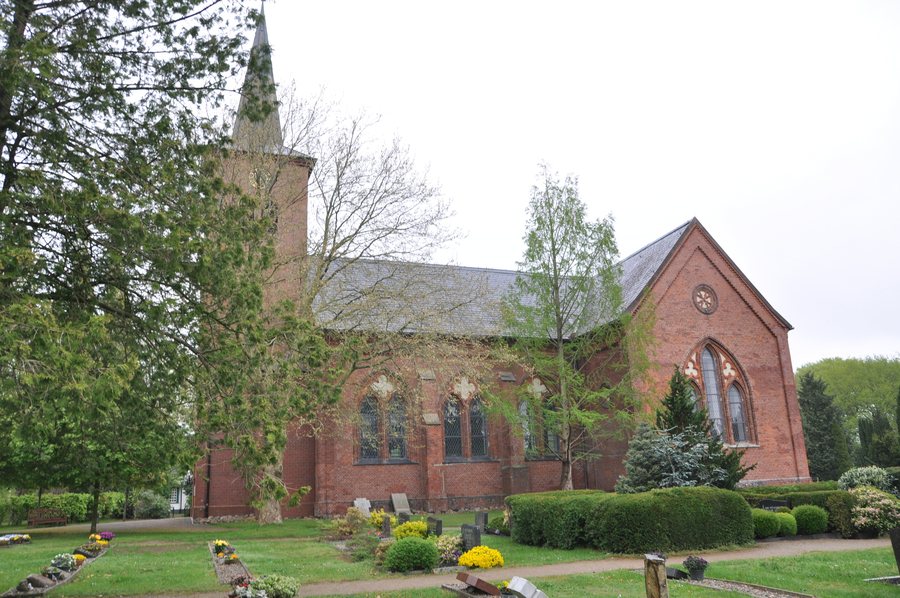 File:Kirche Hamdorf 01.jpg
