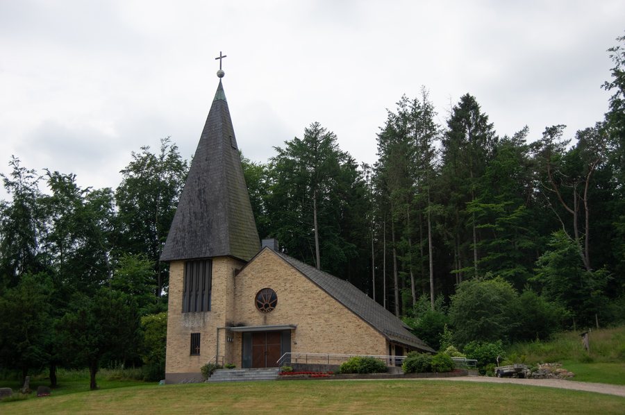 File:Kreuzkirche Fleckeby 01.jpg
