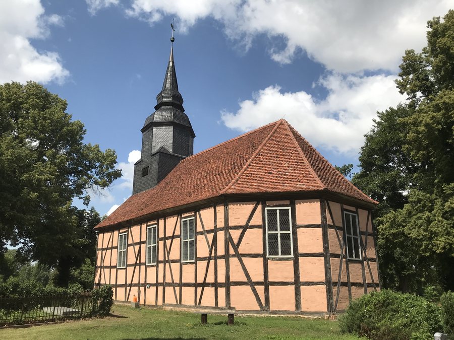 File:Dorfkirche Schönhausen Südostansicht.jpg