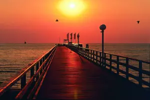 Sunrise above the pier (Photo: Tourismus-Service Scharbeutz)