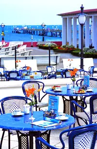 Terrace overlooking the pier, Travel Charme Kurhaus Binz (Photo: Travel Charme)