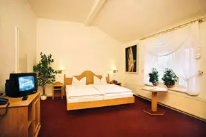 Room at Hotel Weißes Schloss (Photo: Hotel)