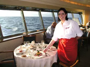 Dining aboard the 'Königstein' (Photo: Peer Schmidt-Walther)