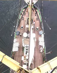 View from the mainmast onto the deck (Photo: Peer Schmidt-Walther)